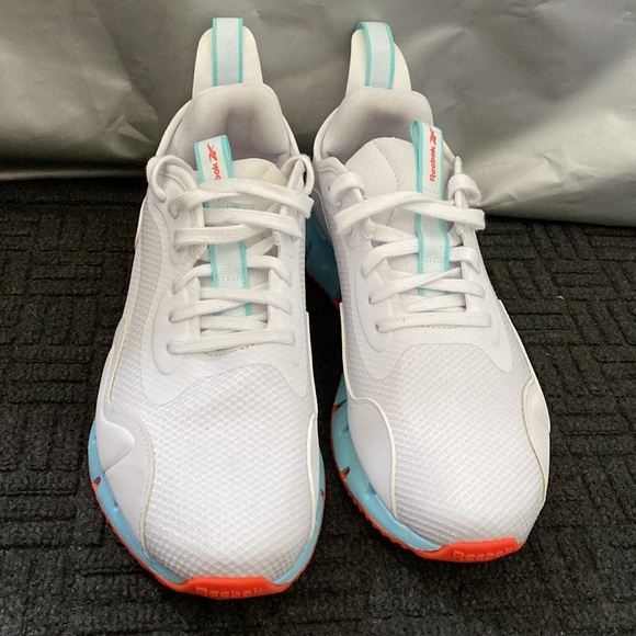 Reebok Women’s Zig Dynamica Sneaker (Size: 10) - Picture 2 of 3